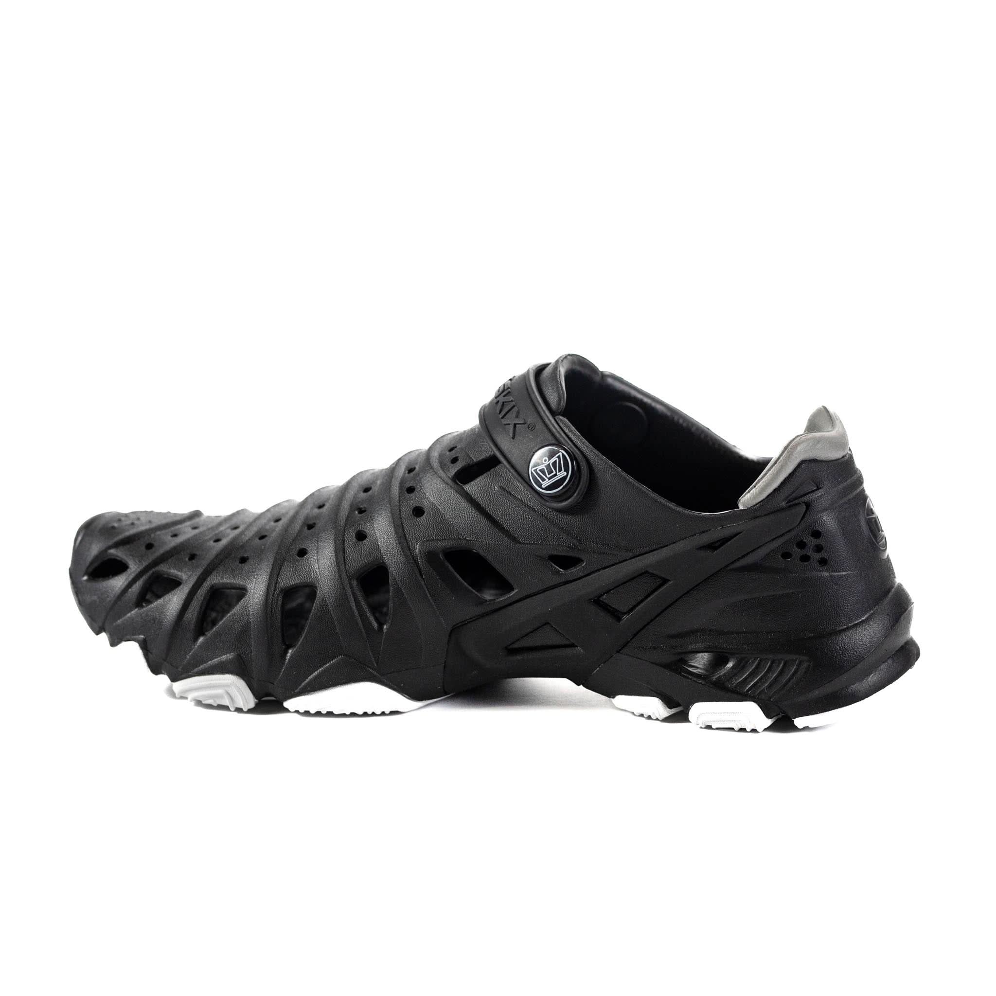 2.0 Closed Toe Water Shoes For Women